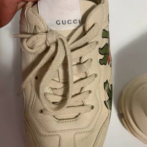 Gucci Beige/Cream Leather Sneaker Interior Detail